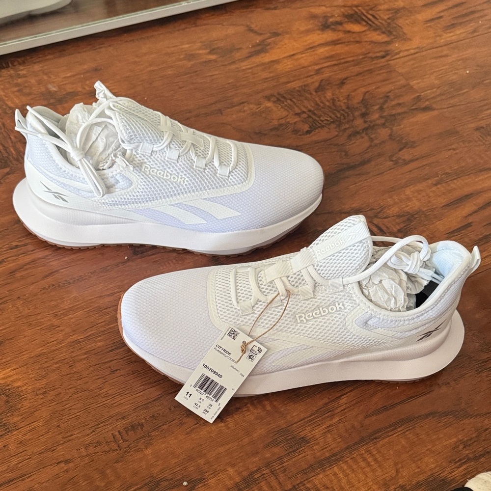 Reebok City Ride white size 11
